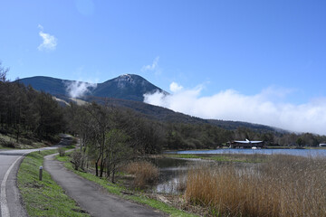 春の女神湖と蓼科山，長野県
