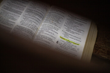Vers&iacute;culo de la Biblia resaltado