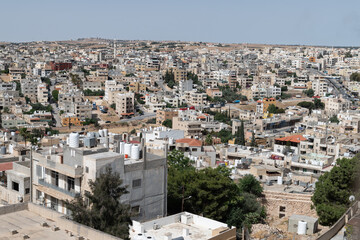 Naklejka premium Vista aerea y paisaje urbano de la ciudad de Madaba, Jordania.