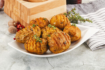 Baked baby potato with thyme