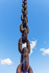A thick iron chain to divert rainwater from close-up