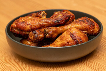 Pieczone udka z kurczaka,  Baked Chicken Legs © Studio RMW