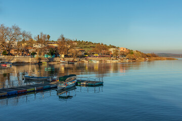 Obraz premium Uluabat Lake fishing boats and Gölyazı