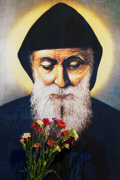 Saint Charbel Makhlouf, lebanese priest and hermit monk, with a flower arrangement. Saint Charbel Makhlouf, pr&ecirc;tre et moine ermite libanais, pr&eacute;sent&eacute; avec un bouquet de fleurs