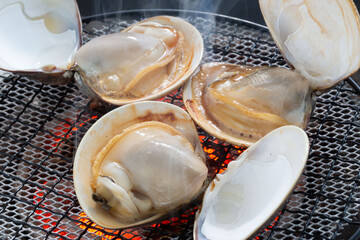 焼き蛤、桑名産の本蛤の焼き蛤、伝統的な和食