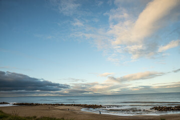 Obraz premium Marine landscape at sunset Beach and stormy sky