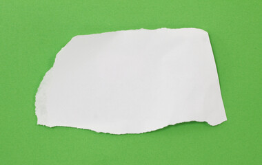Naklejka premium Ripped paper on black background, empty space