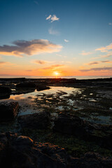 Obraz premium sunrise over the rocks