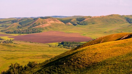 Naklejka premium Magnificent landscape of the Karamuruntau ridge in the rays of the setting sun