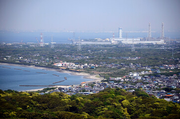 Fototapeta premium 発電所と街並み