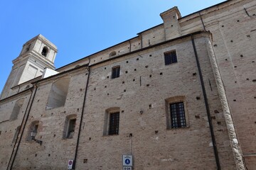 Vasto - Scorcio della Chiesa di Santa Maria Maggiore da Via delle Cisterne