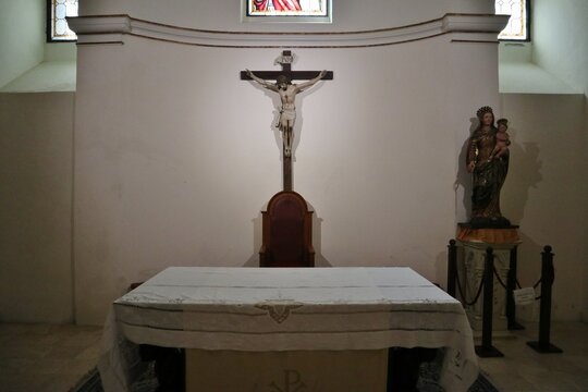 Vasto - Altare nella cripta della Chiesa di Santa Maria Maggiore