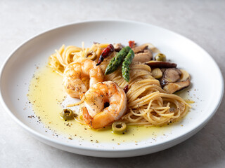 Mushrooms and shrimp oil pasta