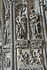Tournai,  Le sculture del portico della Cattedrale di Notre-Dame, Fiandre - Belgio