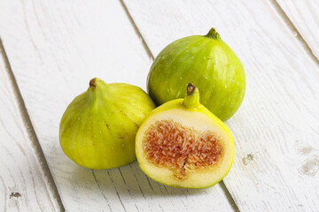 Ripe sweet juicy green fig heap