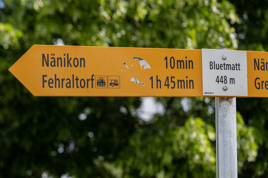 Wanderwegweiser am Hinrichtungsort bei Greifensee, Schweiz