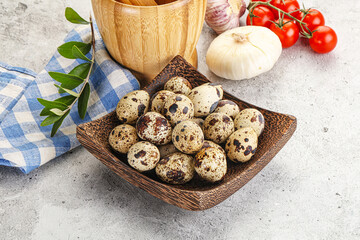 Raw quail eggs in the bowl