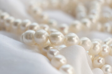 Pearls softly resting on a white background exhibit a calm, undisturbed elegance. This imagery is a comforting break from the high-energy, over-saturated visuals of modern digital trends.