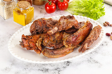 Roasted duck wings with sauce