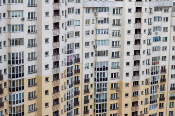 Obraz premium Skyscraper very tall building with many windows in urban area during daytime