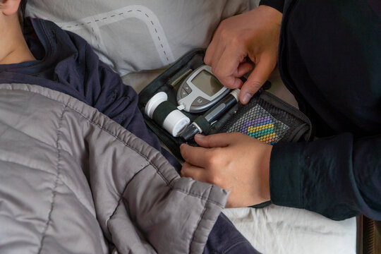 Anonymous mother managing child's hypoglycemia with glucose meter