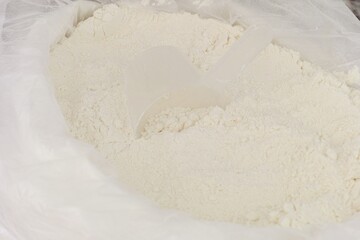 A measuring spoon lying in a pack with gluten free flour.
