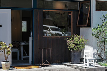 おしゃれな小さなお店の入り口