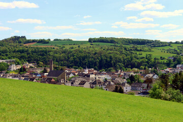 Naklejka premium Blick auf den Ort Irrel im Eifelkreis Bitbürg-Prüm in Rheinland-Pfalz. 