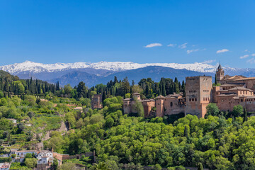 Obraz premium Alhambra palace with the Sierra Nevada