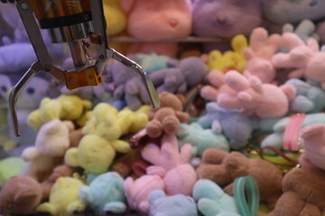 Claw machine design for leisure activity and healing