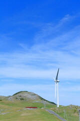 四国カルスト　風車と初夏の空　（高知県　梼原町）
