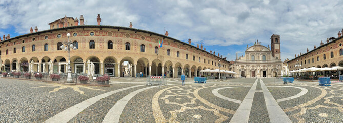 piazza ducale di vigevano italia, ducale square in vigevano italy