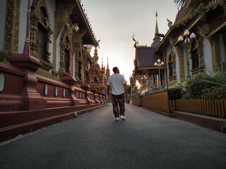incredible sights at wat saen mueang