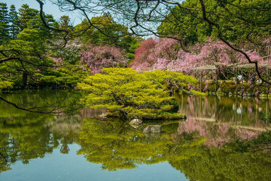 Okazaki Park in the Heian Jingu Shrine, Kyoto, Honshu