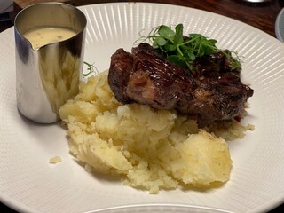 meat with mashed potatoes UK food