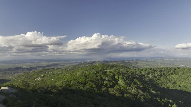 Chuva ao longe na cidade, Regi&atilde;o de Patos, Para&iacute;ba, Brazil.