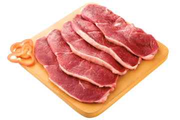 filé de carne bovina crua sobre tábua de servir isolado em fundo transparente