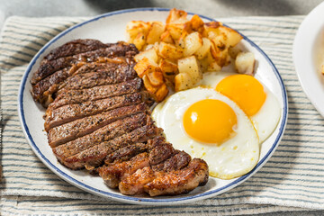 Healthy Breakfast Steak and Eggs