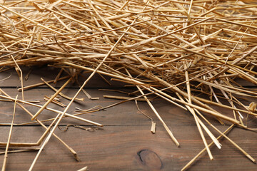 Pile of dried straw on wooden table