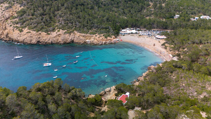 Obraz premium Ibiza's Crystal Waters: A Skyward Perspective