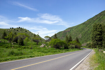 Naklejka premium road in the mountains