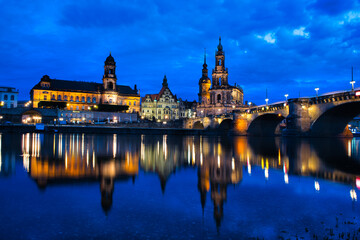 Obraz premium Night panoramic view over the Dresden city skyline