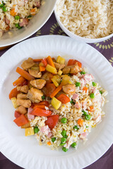 Arroz chino con pollo y verduras
