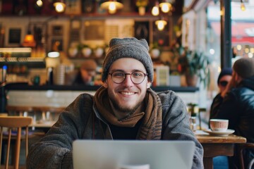 Obraz premium Blogger Computer. Cheerful Male Freelancer in Eyewear Smiling at Camera, Enjoying Break from Web Work with Mockup Laptop