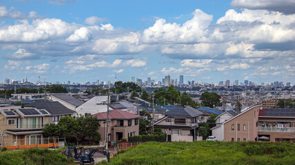 丘の上から見える都心の風景