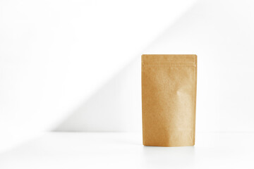 パウチ　白背景　クラフト