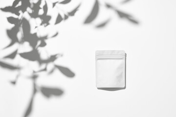 パウチ　白背景