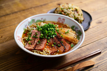 焼き豚醤油ラーメンと炒飯