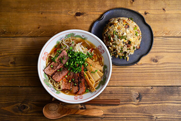 焼き豚醤油ラーメンと炒飯