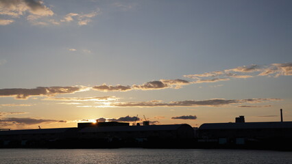 Obraz premium A sparkling sunset over the port